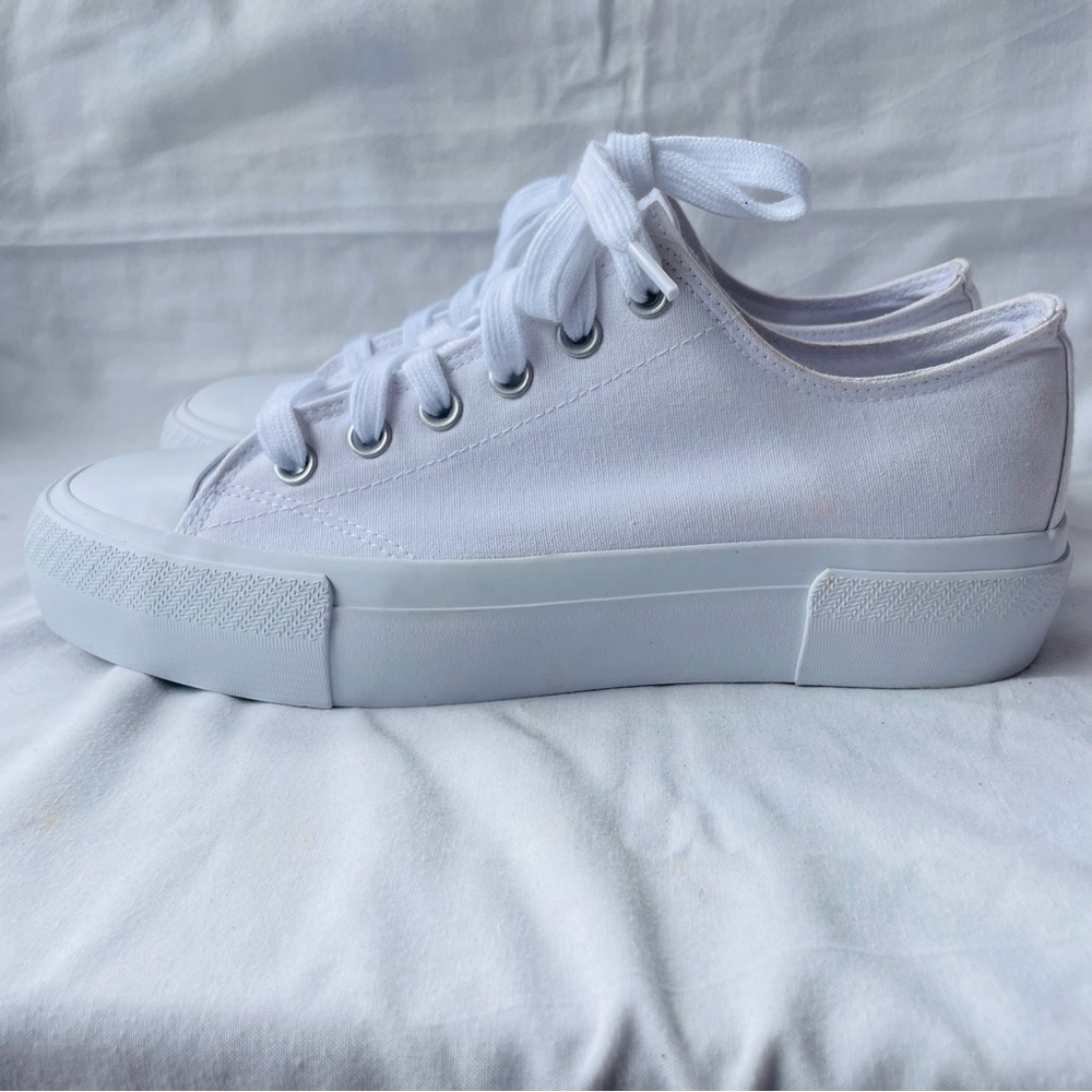 Chunky No Boundaries White Platform Canvas Sneakers Women’s Size 10